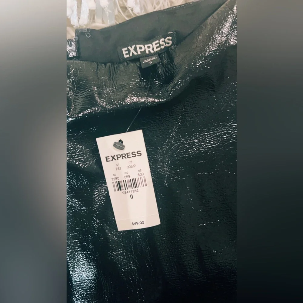 Mini skirt - Picture 3 of 3